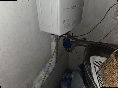 누수탐지 배관 점검 장비를 준비하는 작업 현장