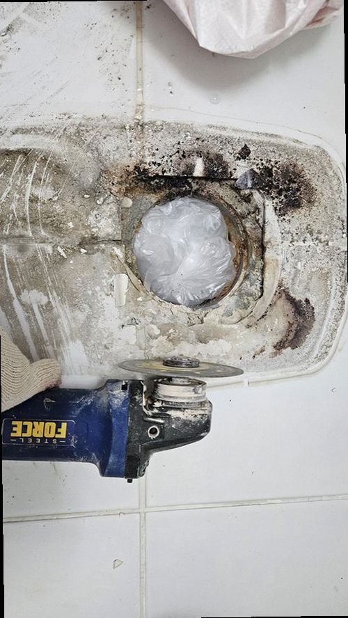 과천동 빌라 2층 현관 옆 벽 시공 후기 사진