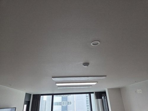 누수탐지 점검 기록지와 측정 수치를 정리한 보고 자료의 모습