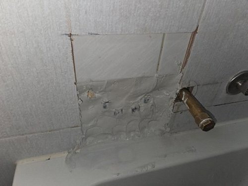 누수탐지 배관 압력과 수분 흔적을 함께 확인하는 점검 과정