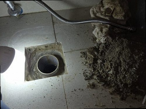 광진구 누수탐지 중곡동 상가 지하 창고 계단 아래 시공 후기 사진