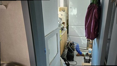 누수탐지 수도분배기 압력 측정 장비와 계량기 확인 장면