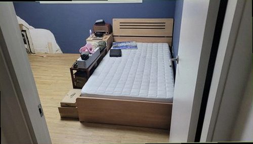 연수구 누수탐지 벽면 얼룩의 범위와 주변 습도 측정 위치를 확인하는 모습