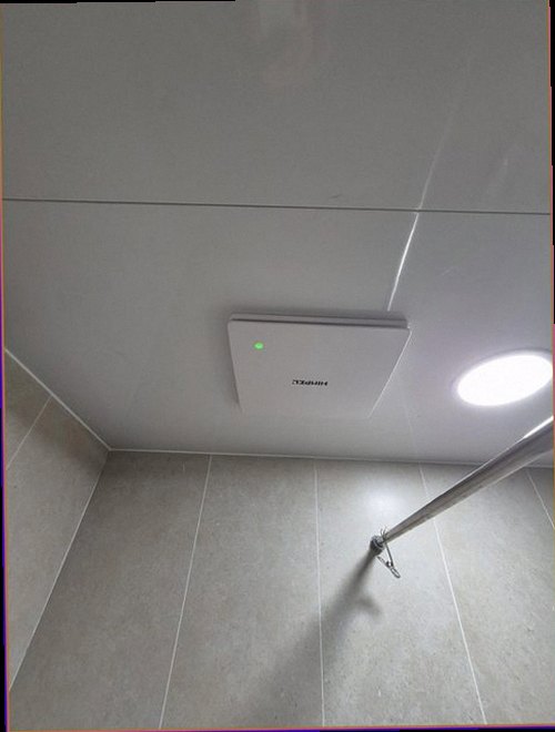 강북구 누수탐지 천장 얼룩과 배관 주변 습기를 확인하는 점검 장면