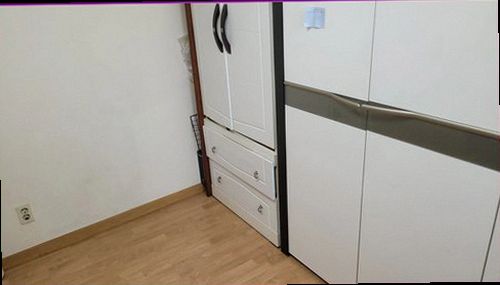 강남구 누수탐지 천장 누수 흔적과 점검 항목을 기록하는 모습