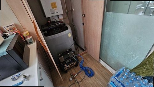 누수탐지 배관 압력 시험과 음향 탐지 작업 모습