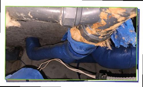 서대문구 누수탐지 천장과 벽면의 누수 흔적을 확인하는 모습