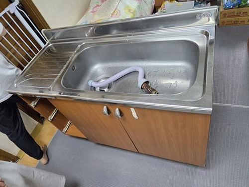 누수탐지 고덕동 누수탐지 미루면 아파트 주방 벽지가 번집니다