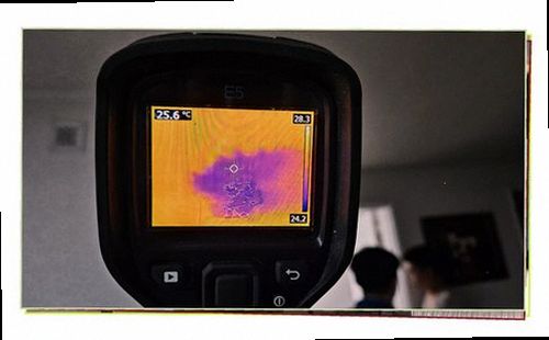 영통구 누수탐지 주방 싱크대 주변과 천장 접합부를 확인하는 현장 점검