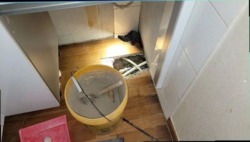 중랑구 누수탐지 압력계 수치와 배관 연결부를 함께 확인하는 점검 장면