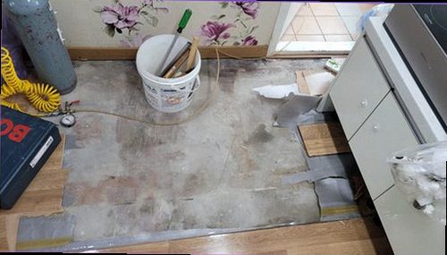 파주 누수탐지 실내 벽면 누수 흔적과 점검 과정을 보여주는 현장 이미지