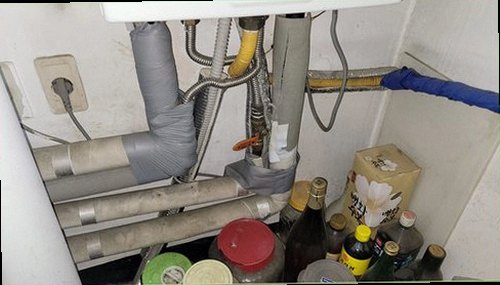 장안구 누수탐지 배관 연결부와 계량기 상태를 순서대로 확인하는 장면