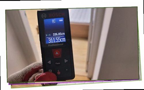 강동구 누수탐지 벽지 하단 변색과 습기 흔적이 나타난 실내 벽면