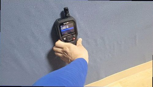 광진구 누수탐지 배관 연결 부위 부분 보수 후 계량기와 수분 상태를 재확인하는 모습