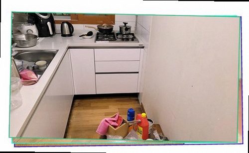 성북구 누수탐지 천장 누수 흔적과 배관 구조를 확인하는 모습