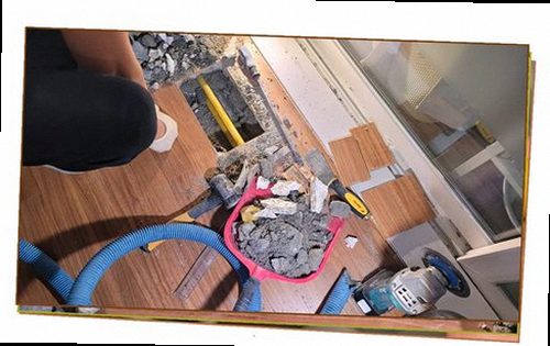 은평구 누수탐지 창가 아래 벽지에 번진 물자국과 점검 준비 현장