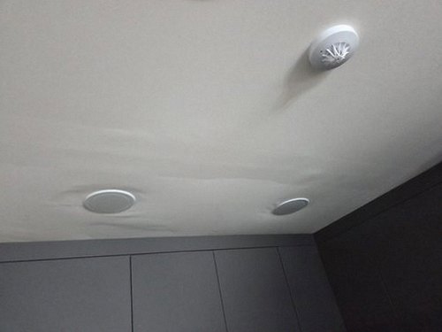 누수탐지 벽체 하단 얼룩 관찰 지점