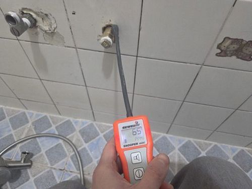 누수탐지 욕실 배관 점검 위치를 표시한 현장 모습