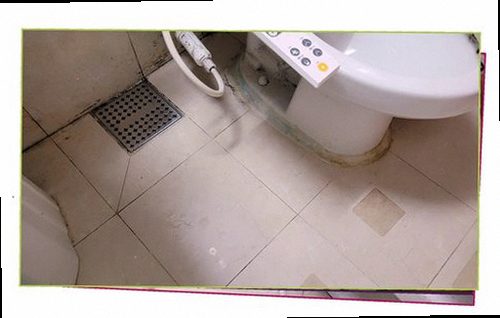 덕양구 누수탐지 배관과 벽면의 수분 상태를 단계적으로 점검하는 장면