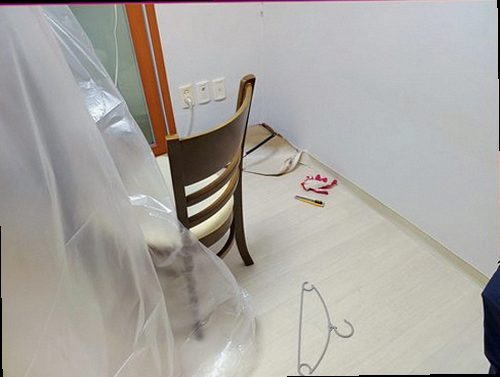 분당구 누수탐지 싱크대 하부장 내부와 배관 연결부를 확인하는 현장 모습