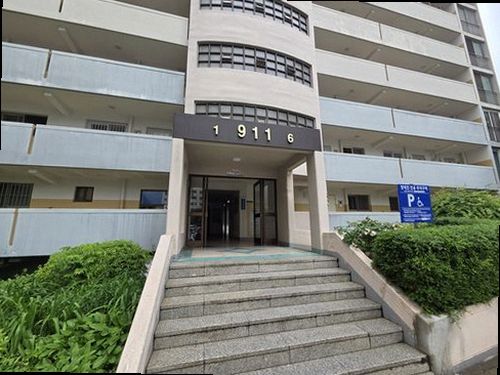 누수탐지 누수 원인 확인 후 보수 범위와 건조 상태를 점검하는 모습