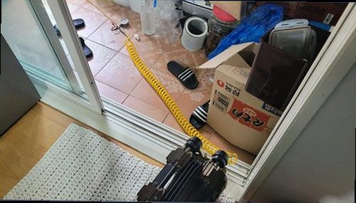 수지구 누수탐지 압력 시험으로 난방 배관의 누수 여부를 비교하는 점검 장면