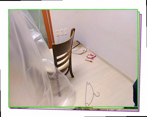 누수탐지 천장 변색과 배관 주변 누수 흔적을 확인하는 모습