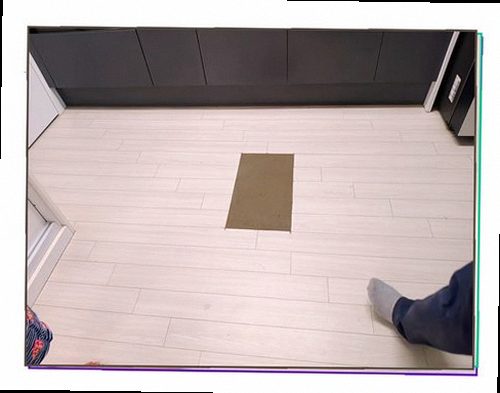 누수탐지 벽면과 천장에 나타난 누수 흔적을 확인하는 모습