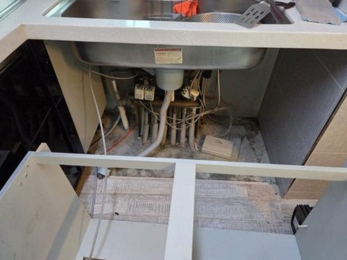 누수탐지 보산동 누수탐지 아파트 싱크대 밑 물자국 원인 가리기
