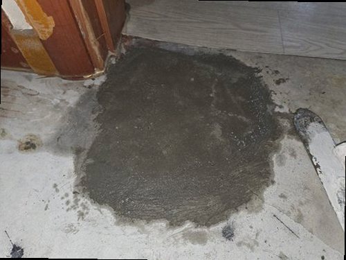 병점구 누수탐지 벽면 얼룩과 계량기 상태를 확인하는 초기 점검 장면