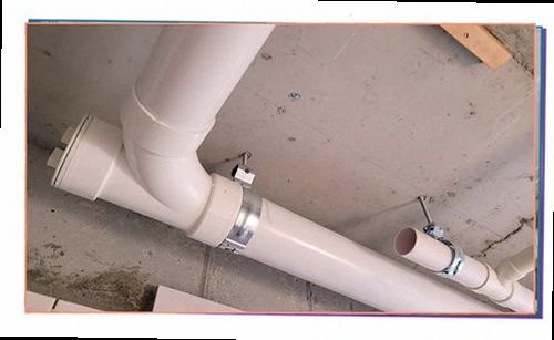 누수탐지 누수 원인과 보수 범위를 점검표로 확인하는 장면