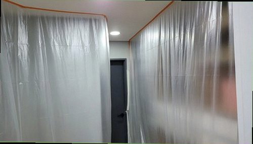광주 누수탐지 복구 후 계량기와 배관 연결부를 재확인하는 모습