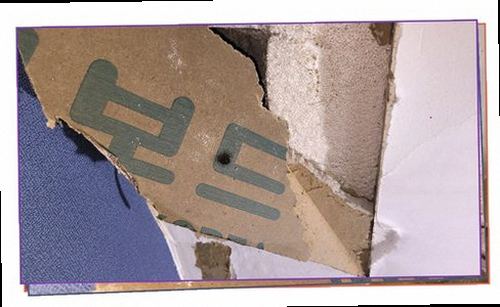 양주 누수탐지 천장 모서리에 번진 물자국과 들뜬 벽지 상태