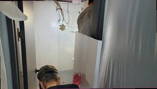 누수탐지 누수 의심 구역을 확인하는 점검 장면