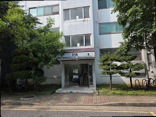 누수탐지 천장에 번진 누수 흔적과 점검 준비 모습