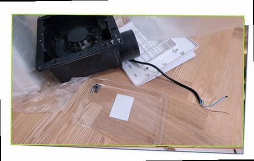 누수탐지 측정 기록과 배관 경로를 대조해 점검 결과를 정리하는 모습