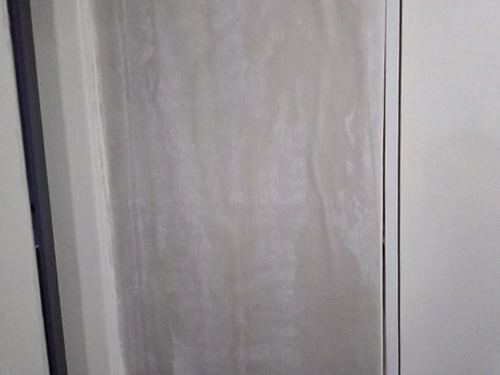누수탐지 보수 부위 재확인과 수치 기록 장면