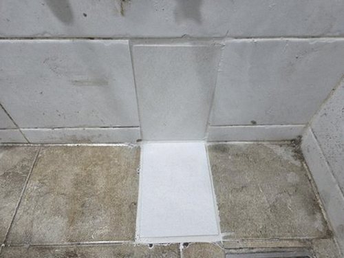 누수탐지 점검 결과 보고서를 확인하는 장면