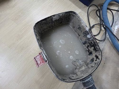 누수탐지 싱크대 하부 배관과 바닥 물기 확인 위치