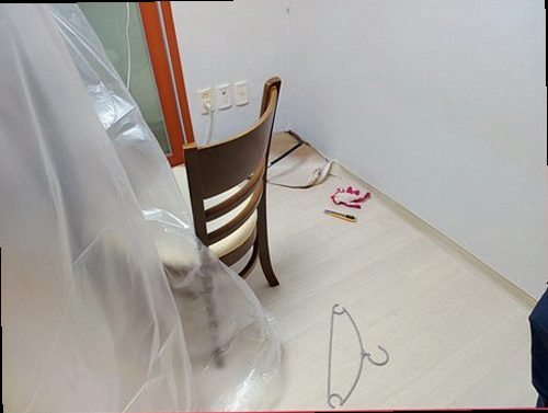 누수탐지 누수 보수 후 배관 주변을 건조하고 재확인하는 점검 장면