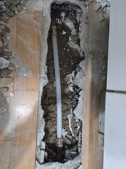 누수탐지 천장 얼룩 변화를 비교한 현장 점검 사진