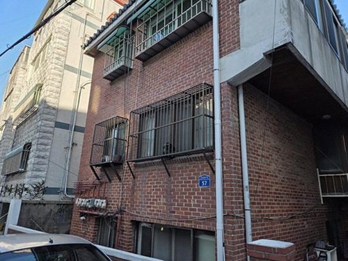 누수탐지 천장 얼룩 점검 장면