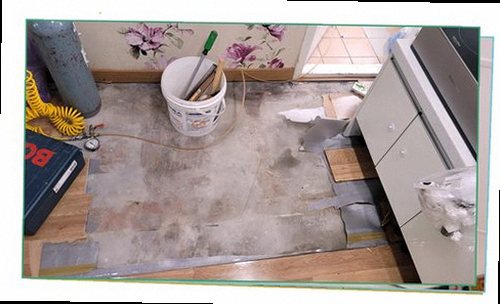 덕양구 누수탐지 천장과 벽면의 누수 흔적 및 습도 측정 장면