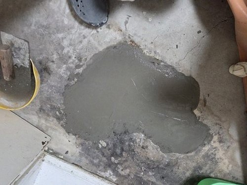누수탐지 배관 경로와 의심 구간을 확인하는 점검 장면