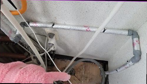 누수탐지 수분 측정값과 배관 위치를 대조하는 점검 기록