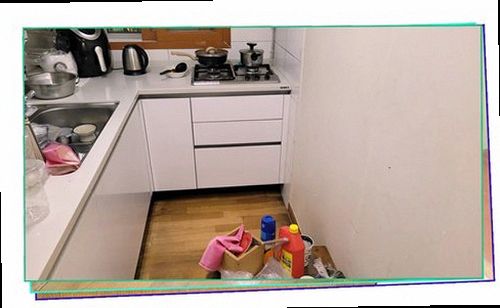 누수탐지 천장 얼룩과 배관 주변을 살피는 현장 점검 모습