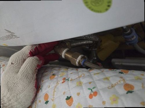누수탐지 배관 보수 후 압력 확인과 주변 마감 상태 점검