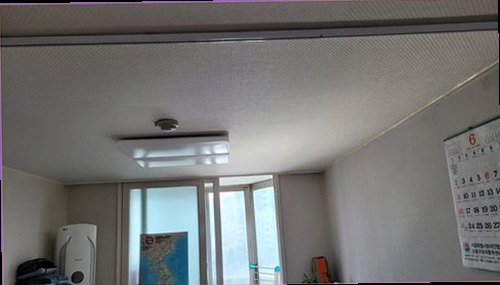 누수탐지 안방 천장 얼룩과 곰팡이 흔적을 확인하는 현장 모습