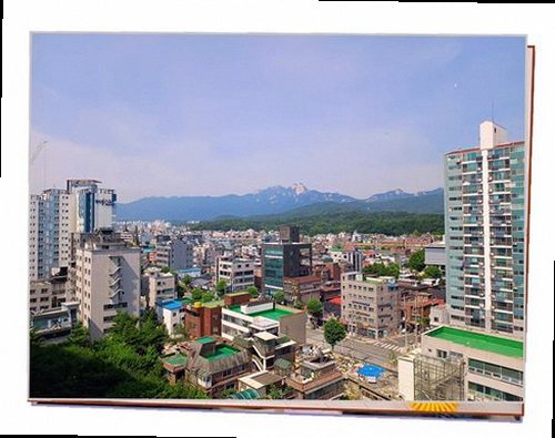 용산구 누수탐지 누수 의심 부위와 수도 계량기를 확인하는 모습