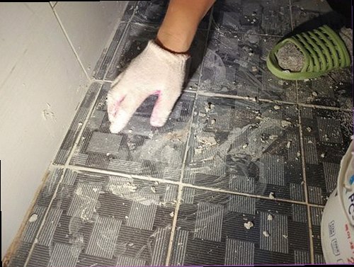 권선구 누수탐지 천장 모서리와 벽 상단에 나타난 변색 및 들뜸 현장